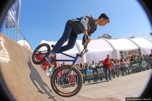 Где сегодня будем крутить педали: ретро пробег или bmx-контест Где сегодня будем крутить педали: ретро пробег или bmx-контест