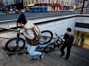 Велосипедисты Москвы хотят ездить в метро Велосипедисты Москвы хотят ездить в метро